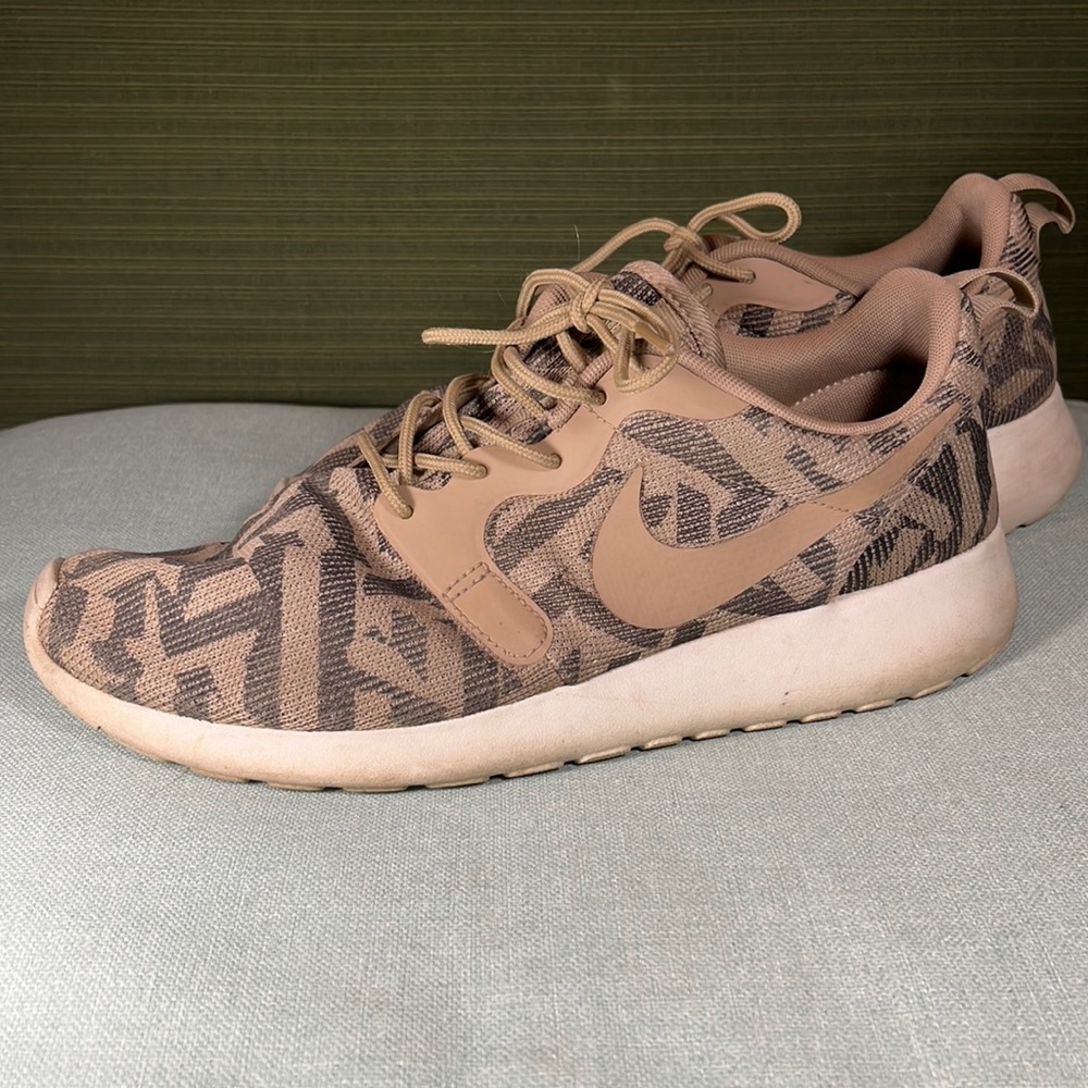 Nike Roche women’s 10